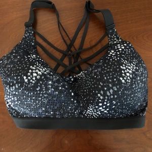 Victoria Secret sports Bra 34 DD Never Worn
